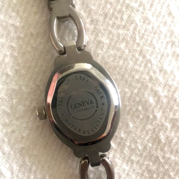 Geneva Quartz Water Resistant Japan MOVT Bracelet Watch. - Picture 7 of 7